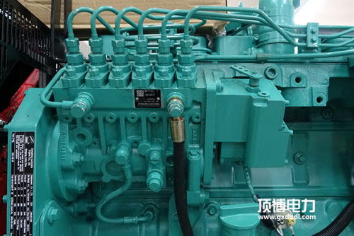 一台400kW广西顶博发电机组制造在正常工作中，油底壳内进水竟然是这个原因！