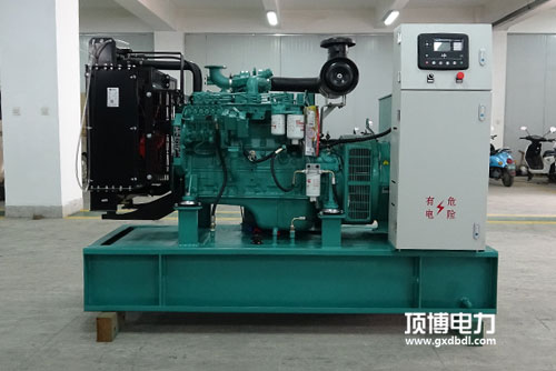 一台750kW广西顶博发电机组制造工作小于100h，起动排气管有大量白烟